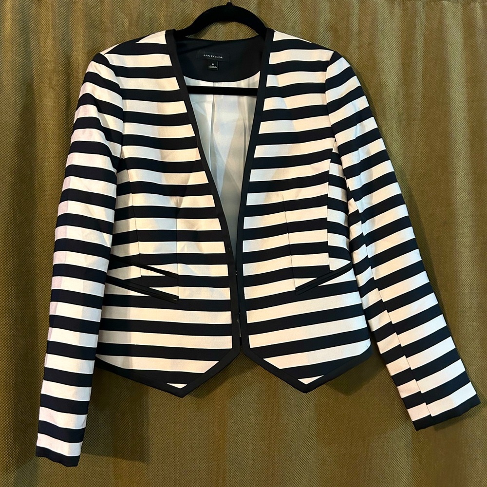 Dressy Ann Taylor Blazer - Ivory & Black - Size 6